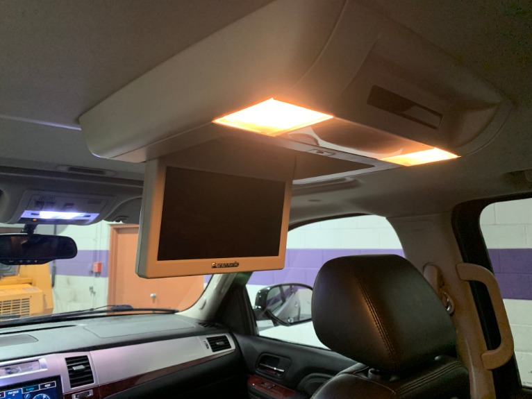 Used-2010-Cadillac-Escalade-ESV-Premium