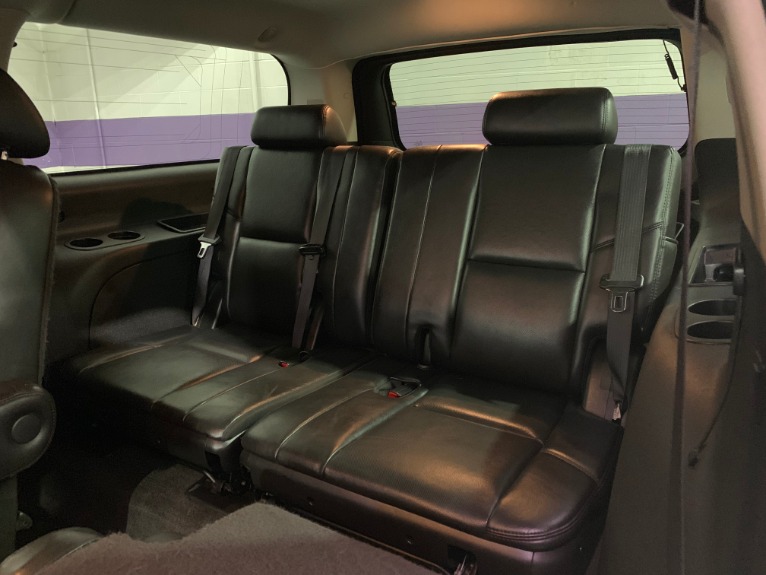Used-2010-Cadillac-Escalade-ESV-Premium