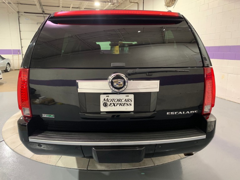 Used-2010-Cadillac-Escalade-ESV-Premium