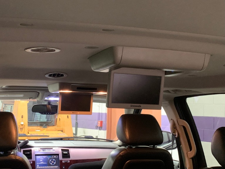 Used-2010-Cadillac-Escalade-ESV-Premium