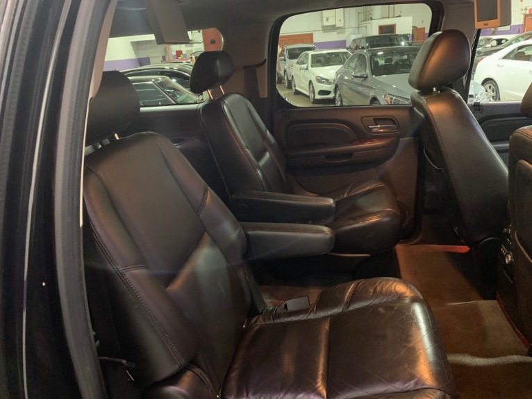 Used-2010-Cadillac-Escalade-ESV-Premium