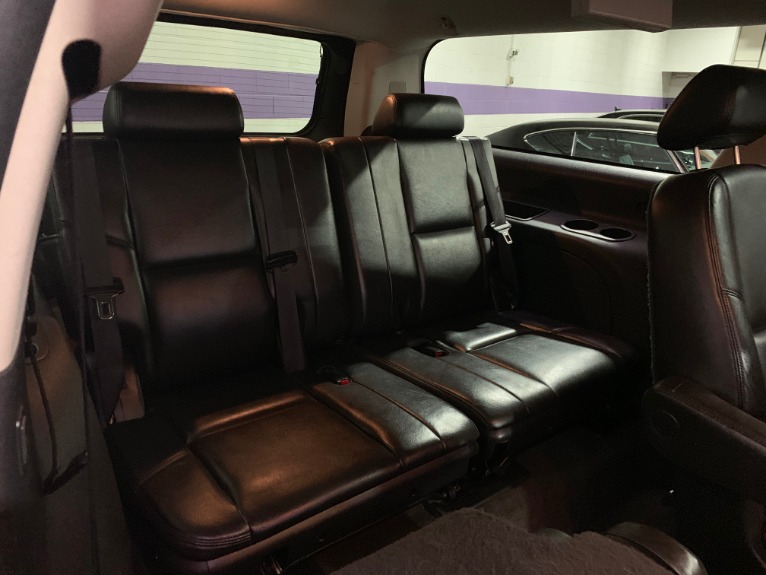 Used-2010-Cadillac-Escalade-ESV-Premium