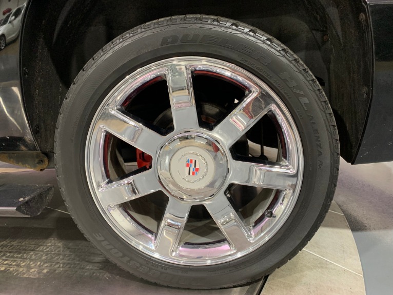 Used-2010-Cadillac-Escalade-ESV-Premium