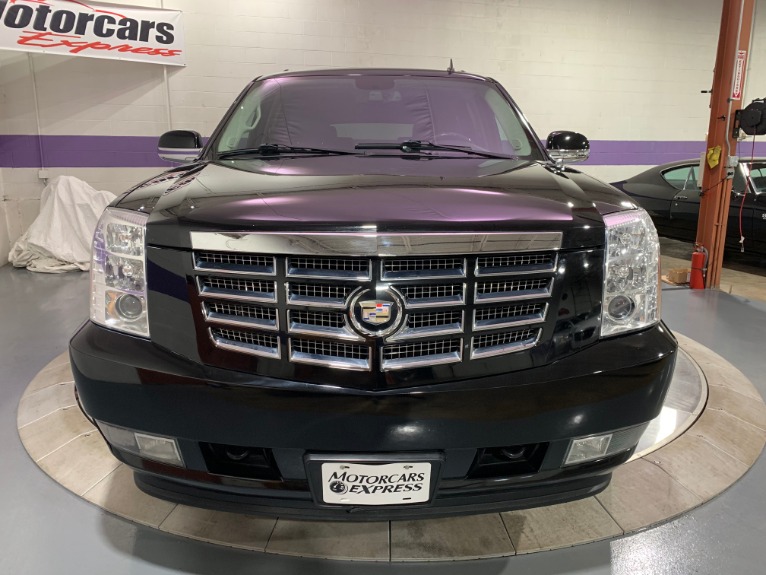 Used-2010-Cadillac-Escalade-ESV-Premium