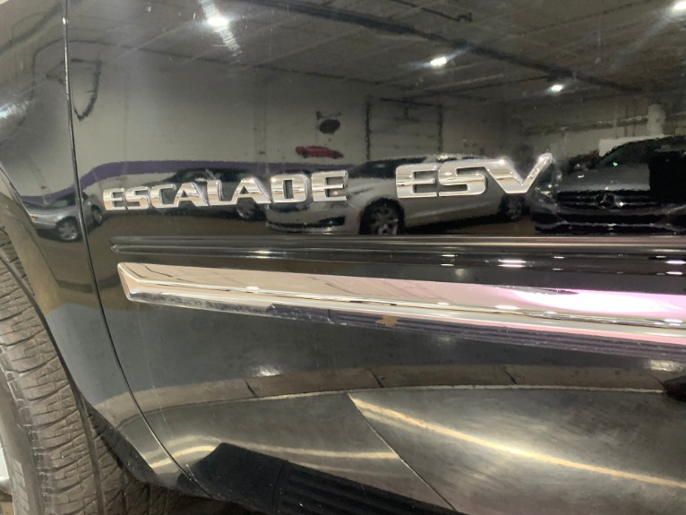 Used-2010-Cadillac-Escalade-ESV-Premium