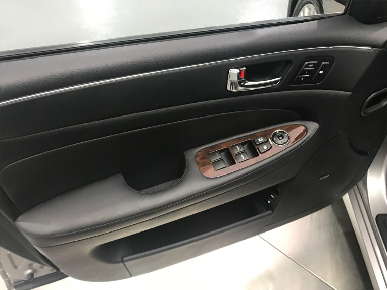Used-2009-Hyundai-Genesis-38L-V6