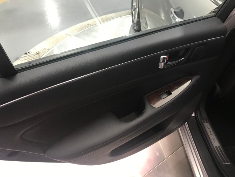 Used-2009-Hyundai-Genesis-38L-V6