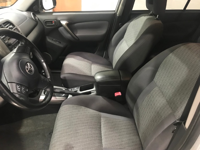 Used-2005-Toyota-RAV4