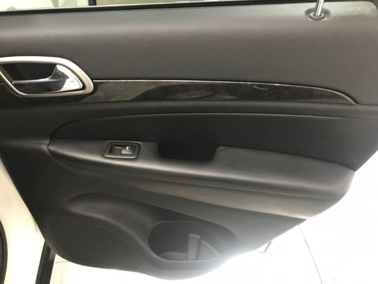 Used-2011-Jeep-Grand-Cherokee-Laredo