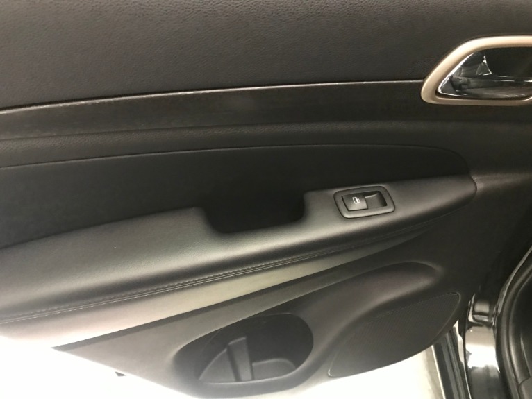 Used-2015-Jeep-Grand-Cherokee-Laredo-4X4