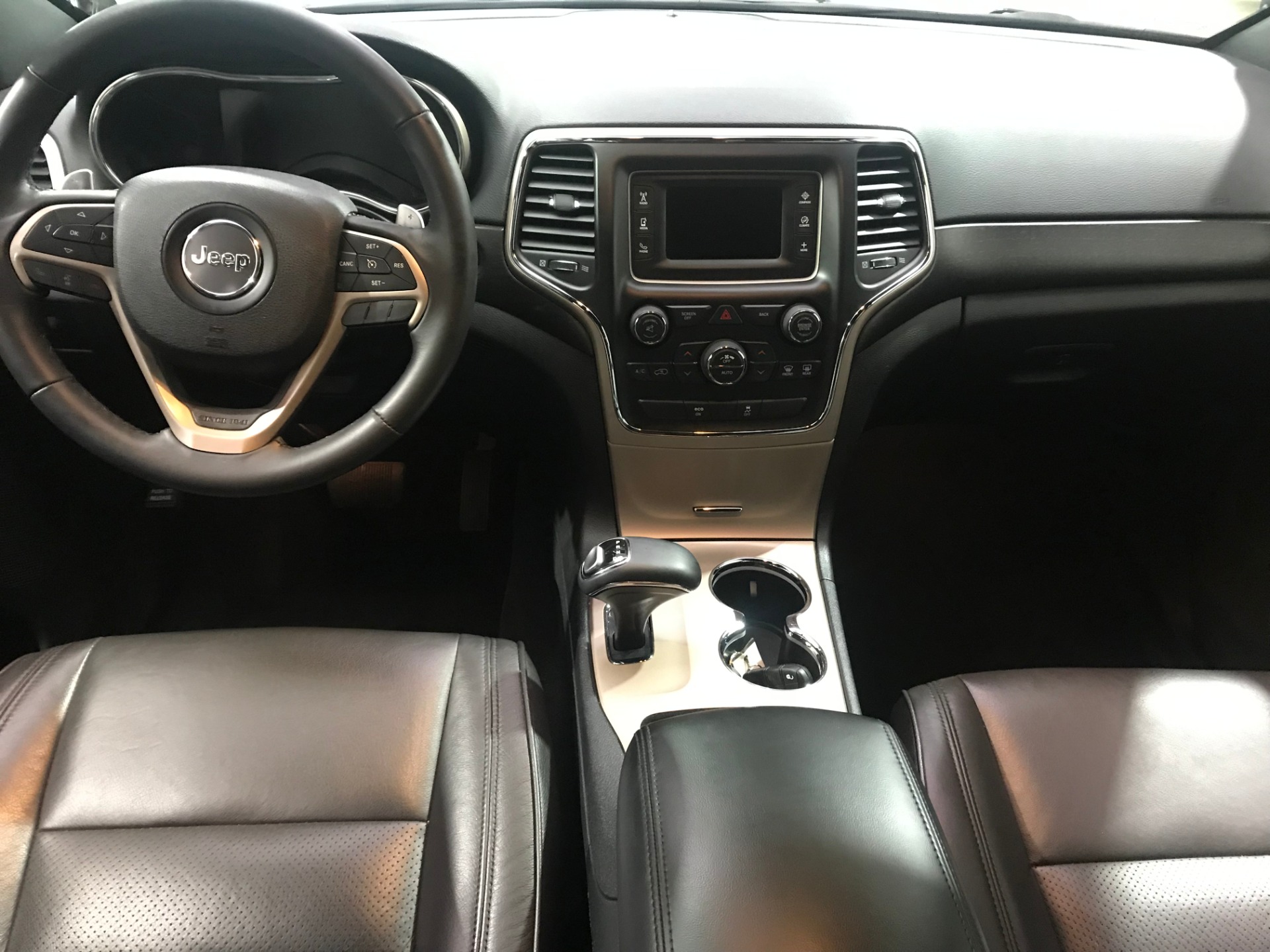 Used-2015-Jeep-Grand-Cherokee-Laredo-4X4