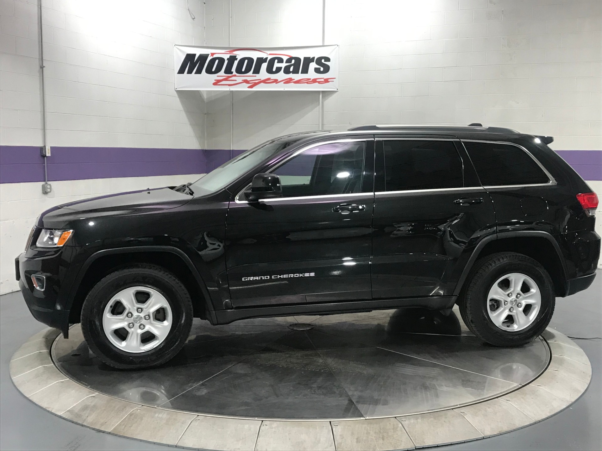Used-2015-Jeep-Grand-Cherokee-Laredo-4X4