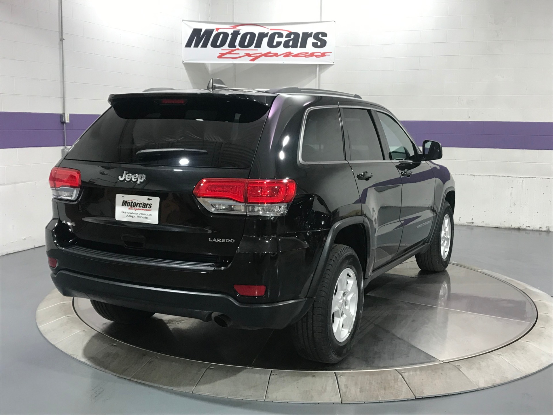 Used-2015-Jeep-Grand-Cherokee-Laredo-4X4