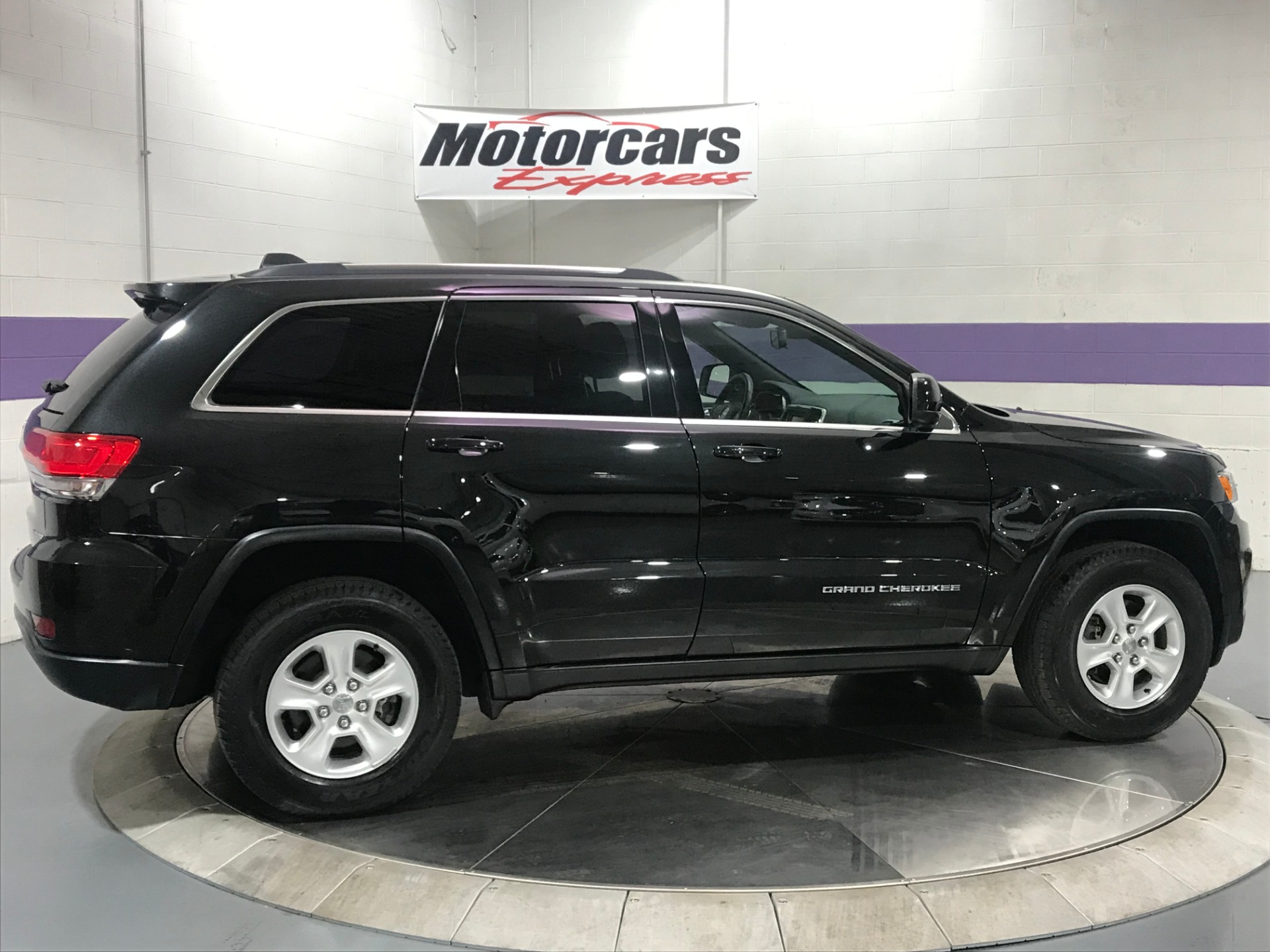 Used-2015-Jeep-Grand-Cherokee-Laredo-4X4