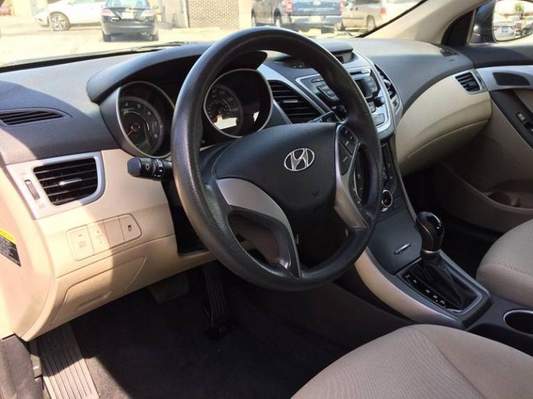 Used-2014-Hyundai-Elantra-SE-4dr-Sedan-6A