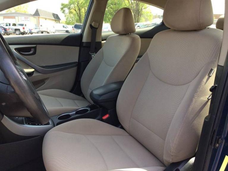 Used-2014-Hyundai-Elantra-SE-4dr-Sedan-6A