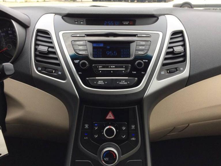 Used-2014-Hyundai-Elantra-SE-4dr-Sedan-6A