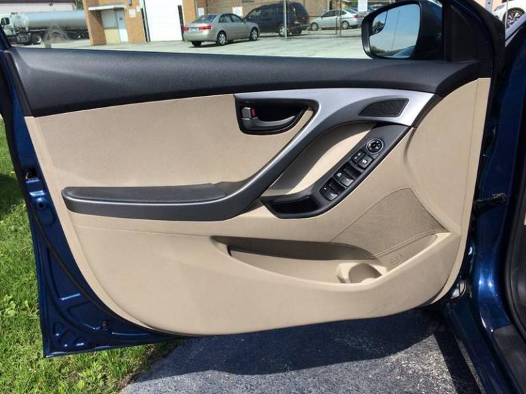Used-2014-Hyundai-Elantra-SE-4dr-Sedan-6A