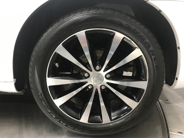 Used-2014-Chrysler-200-Touring