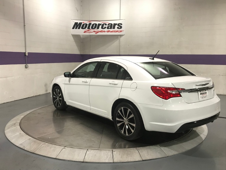 Used-2014-Chrysler-200-Touring