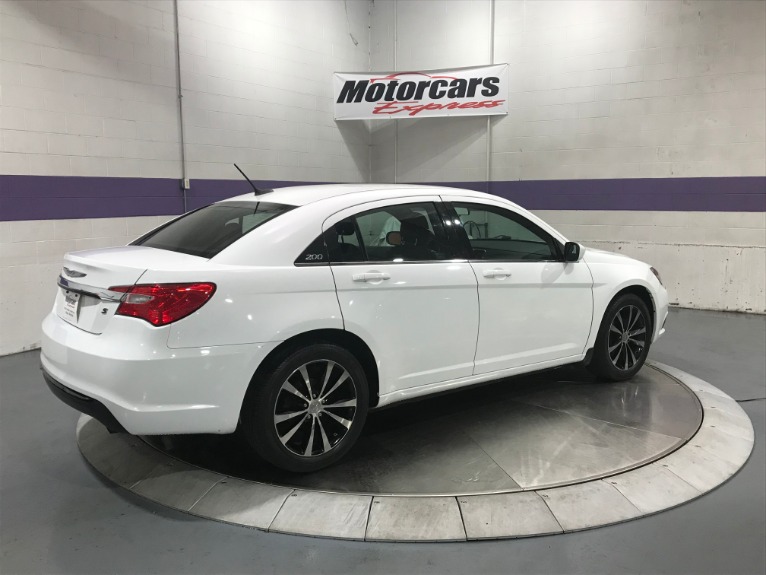 Used-2014-Chrysler-200-Touring