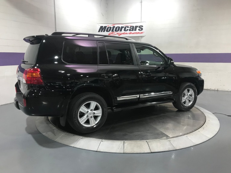 Used-2014-Toyota-Land-Cruiser