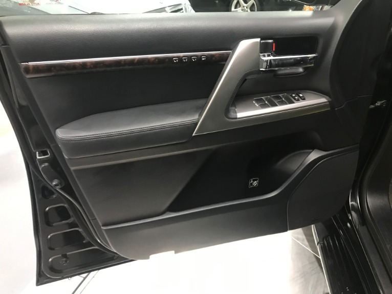 Used-2014-Toyota-Land-Cruiser