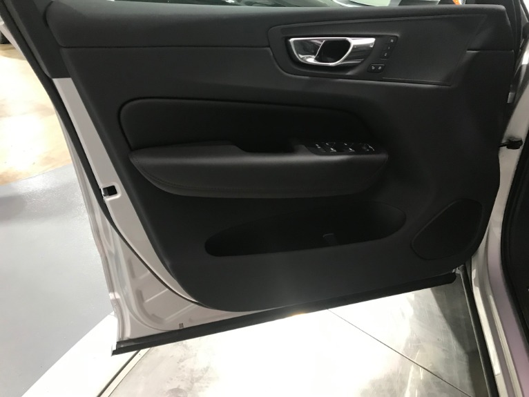 Used-2019-Volvo-XC60-T6-Momentum-AWD