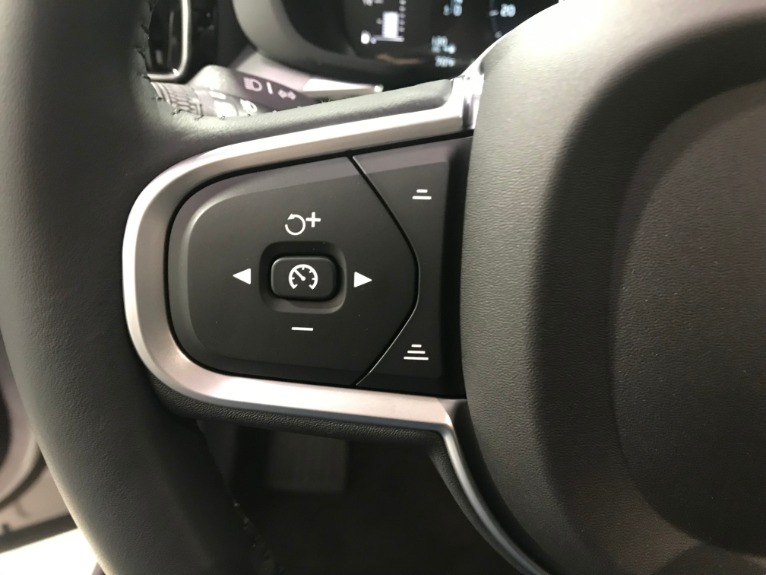Used-2019-Volvo-XC60-T6-Momentum-AWD