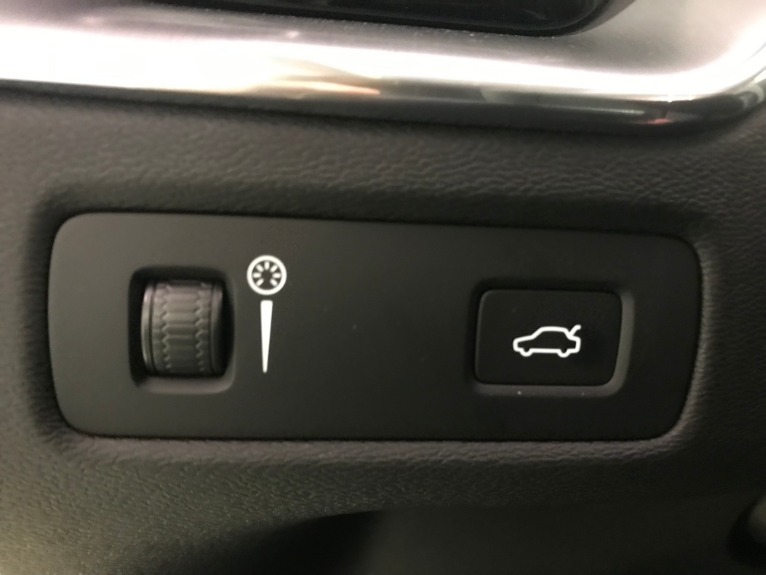 Used-2019-Volvo-XC60-T6-Momentum-AWD