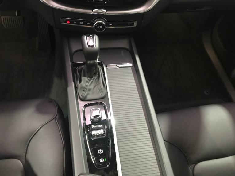 Used-2019-Volvo-XC60-T6-Momentum-AWD