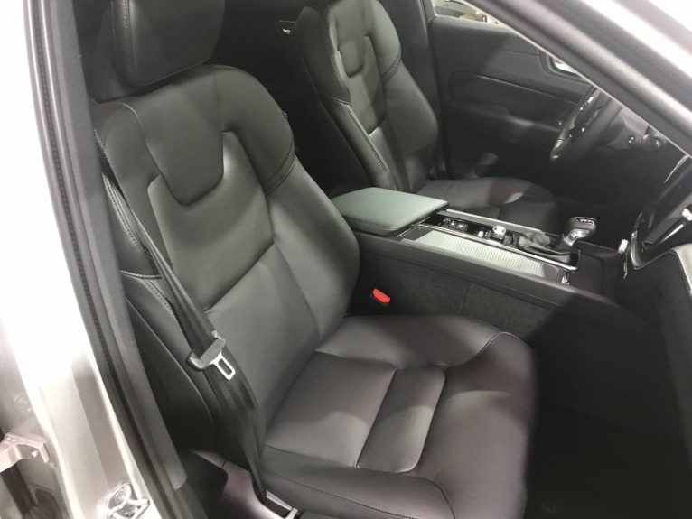 Used-2019-Volvo-XC60-T6-Momentum-AWD
