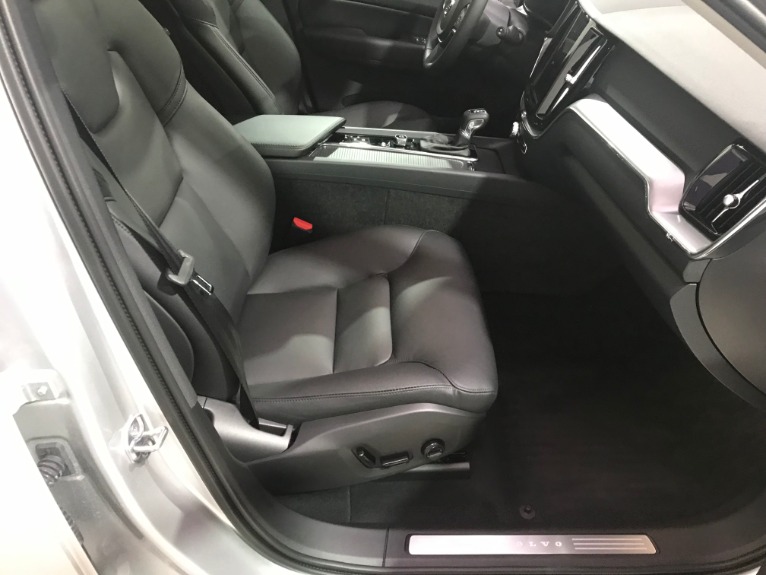 Used-2019-Volvo-XC60-T6-Momentum-AWD