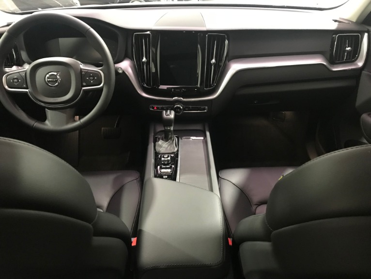 Used-2019-Volvo-XC60-T6-Momentum-AWD