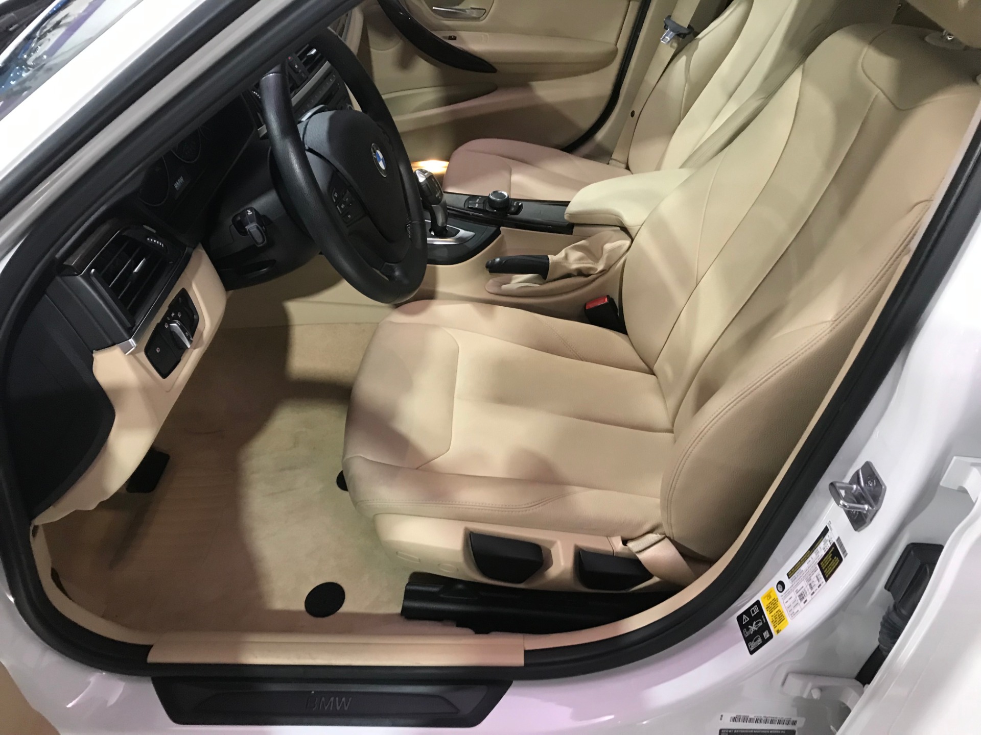 Used-2015-BMW-3-Series-320i-xDrive