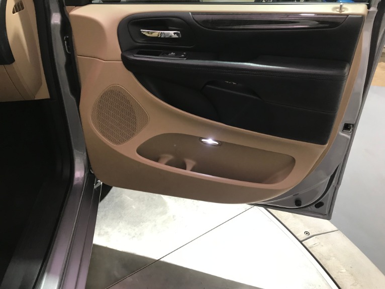 Used-2016-Dodge-Grand-Caravan-SXT