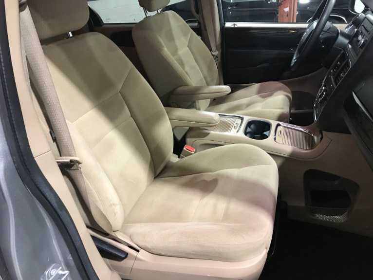 Used-2016-Dodge-Grand-Caravan-SXT