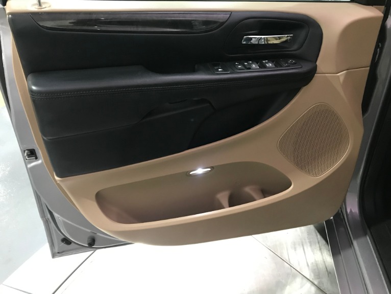 Used-2016-Dodge-Grand-Caravan-SXT