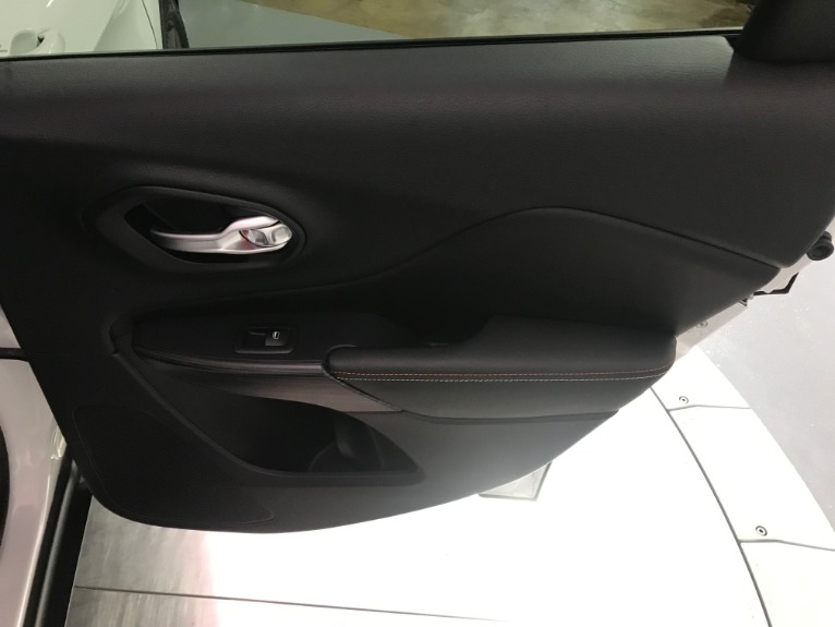 Used-2016-Jeep-Cherokee-Latitude-75th-Anniversary