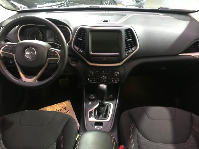 Used-2016-Jeep-Cherokee-Latitude-75th-Anniversary