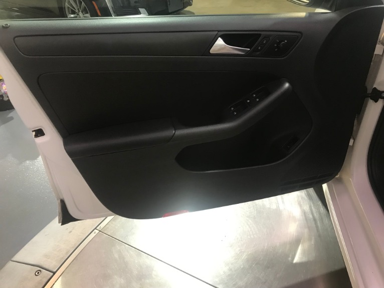 Used-2012-Volkswagen-Jetta-SE