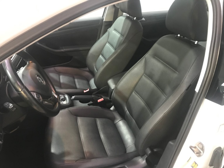 Used-2012-Volkswagen-Jetta-SE