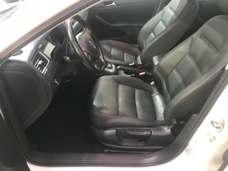 Used-2012-Volkswagen-Jetta-SE