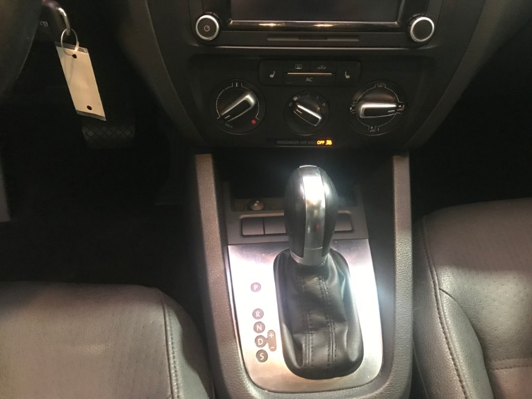Used-2012-Volkswagen-Jetta-SE