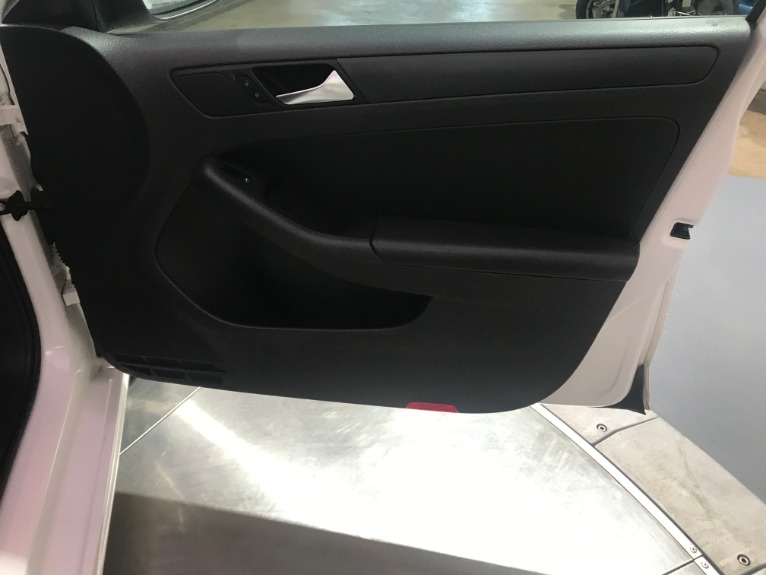 Used-2012-Volkswagen-Jetta-SE