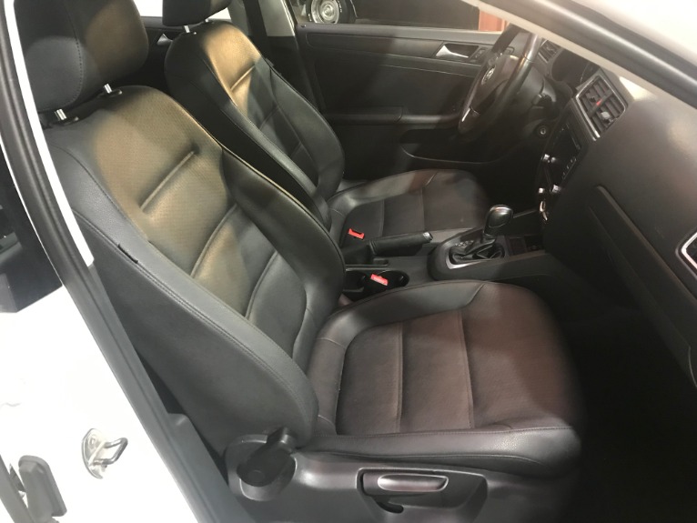 Used-2012-Volkswagen-Jetta-SE