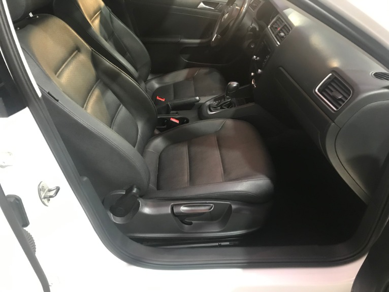 Used-2012-Volkswagen-Jetta-SE