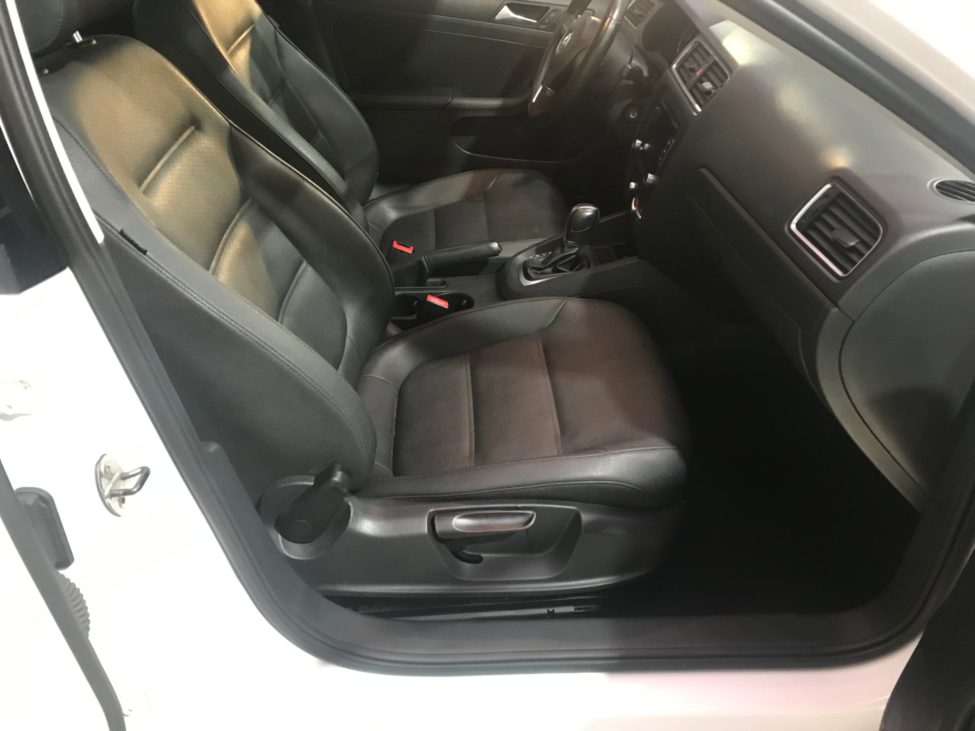 Used-2012-Volkswagen-Jetta-SE