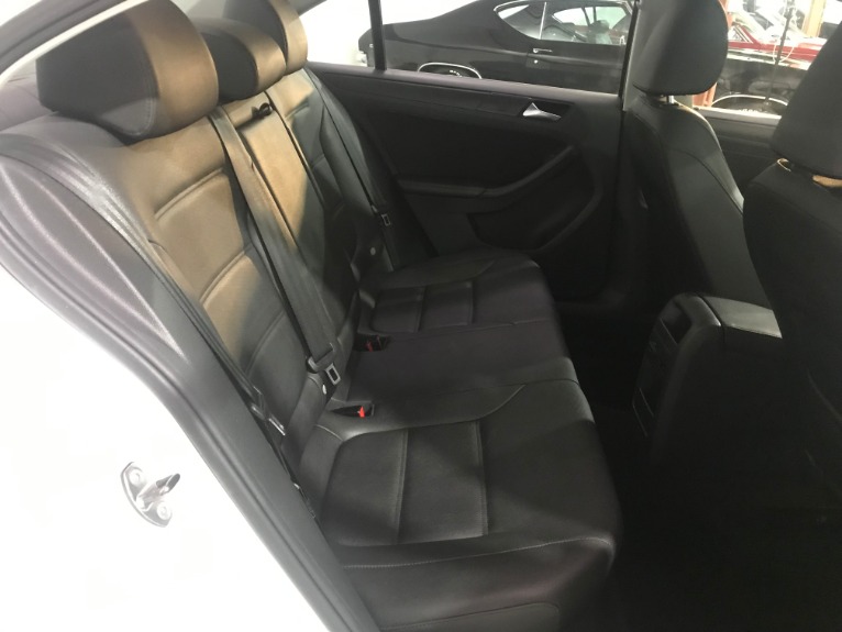 Used-2012-Volkswagen-Jetta-SE