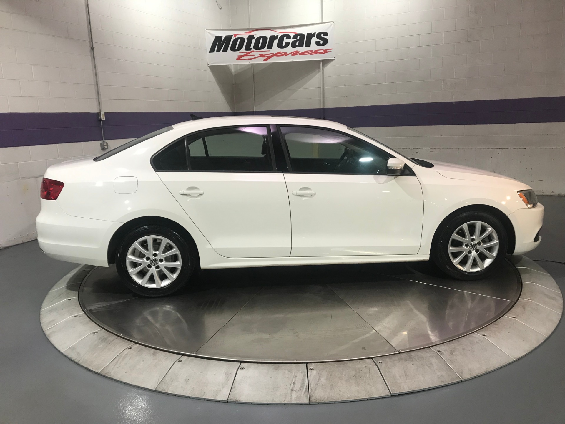 Used-2012-Volkswagen-Jetta-SE
